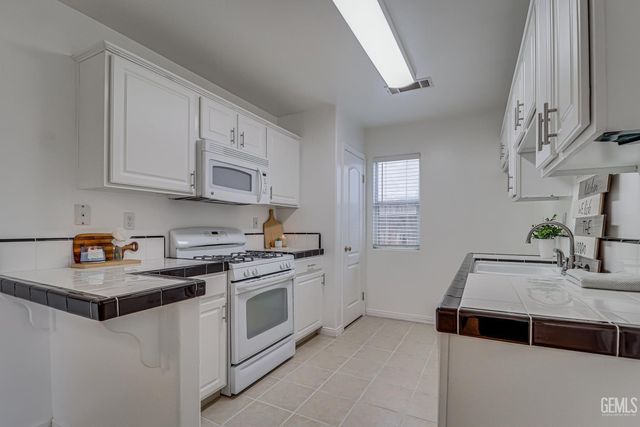 261 Tanner Michael Drive, Bakersfield, CA 93308