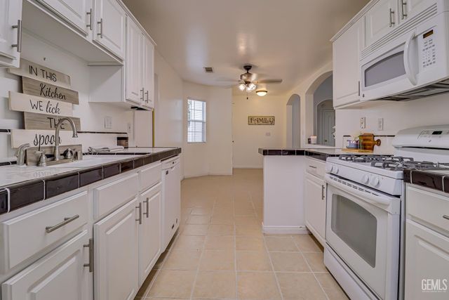261 Tanner Michael Drive, Bakersfield, CA 93308