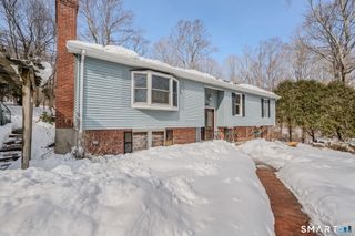 901 Old Colchester Road, Montville, CT 06370