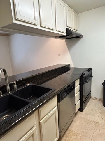 402 Post Office Street 109, Galveston, TX 77550
