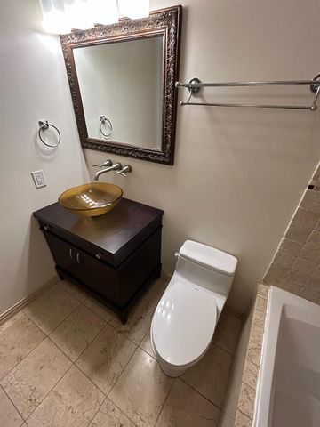 402 Post Office Street 109, Galveston, TX 77550