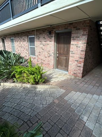 402 Post Office Street 109, Galveston, TX 77550