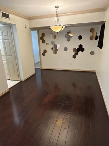 402 Post Office Street 109, Galveston, TX 77550