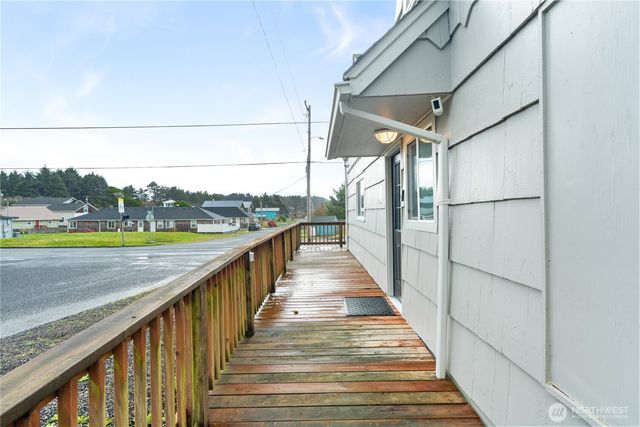 40 Main Street, Pacific Beach, WA 98571