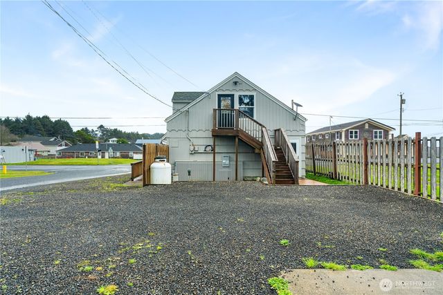 40 Main Street, Pacific Beach, WA 98571