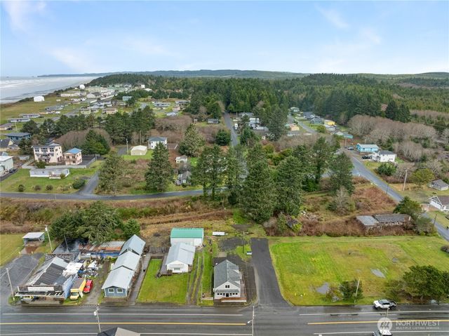40 Main Street, Pacific Beach, WA 98571
