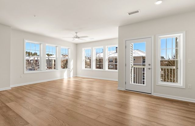 320 Martins Landing 207, North Reading, MA 01864