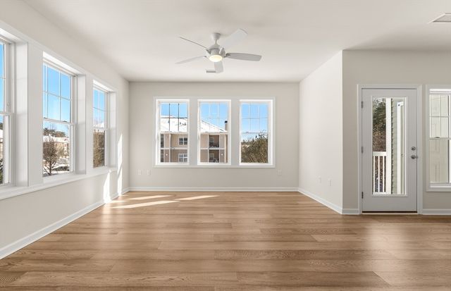 320 Martins Landing 207, North Reading, MA 01864