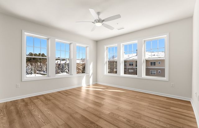 320 Martins Landing 207, North Reading, MA 01864