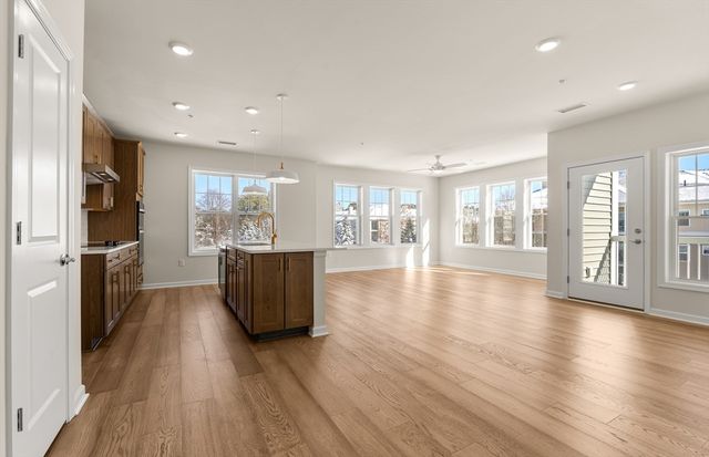 320 Martins Landing 207, North Reading, MA 01864