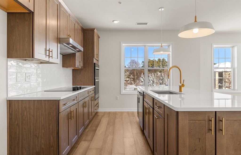 320 Martins Landing 207, North Reading, MA 01864