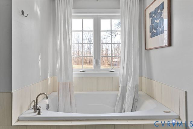 9280 Staple Ln, Mechanicsville, VA 23116