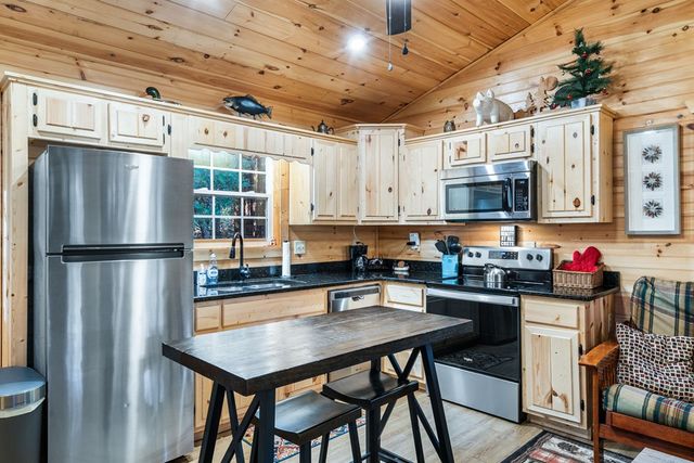 700 Dickey Road, Murphy, NC 28906