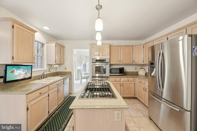 8826 CREEKWAY DR, Clinton, MD 20735