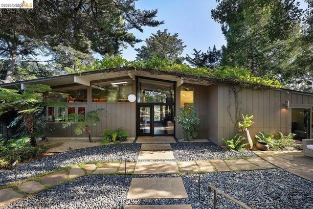2871 Morley Dr, Oakland, CA 94611