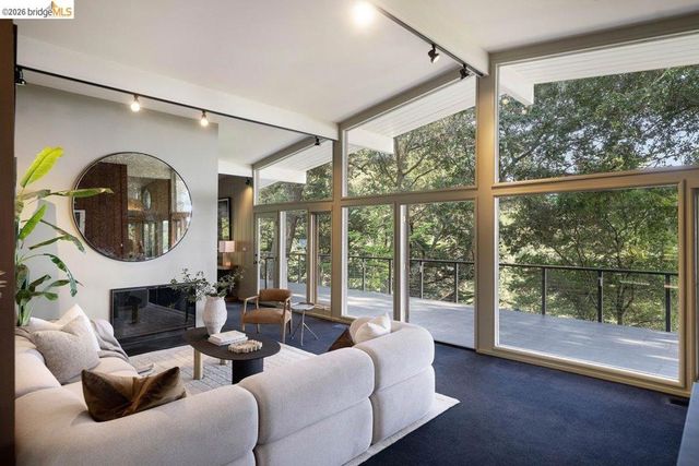 2871 Morley Dr, Oakland, CA 94611