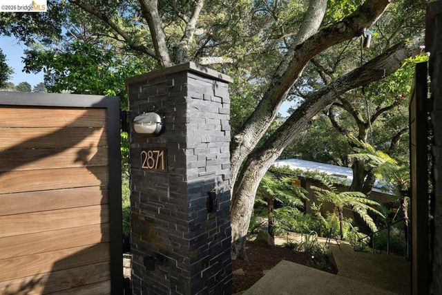 2871 Morley Dr, Oakland, CA 94611