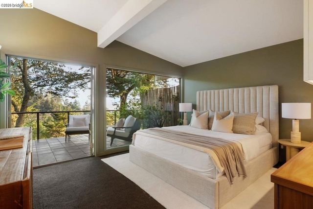 2871 Morley Dr, Oakland, CA 94611