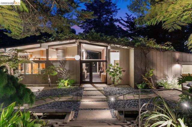 2871 Morley Dr, Oakland, CA 94611