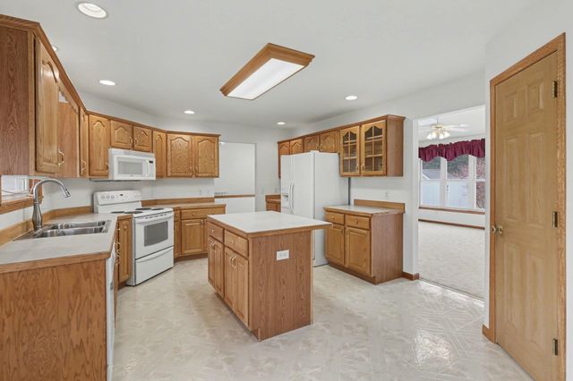 4167 W Crossings Road, Saginaw, MI 48603