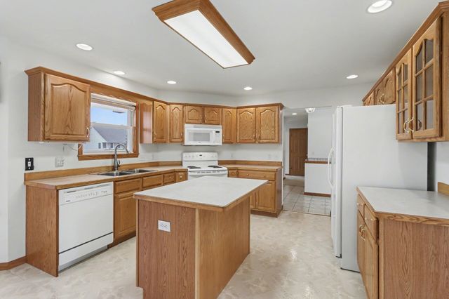 4167 W Crossings Road, Saginaw, MI 48603