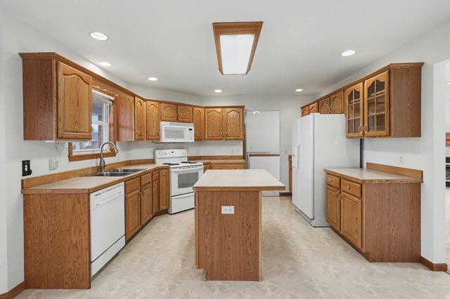 4167 W Crossings Road, Saginaw, MI 48603