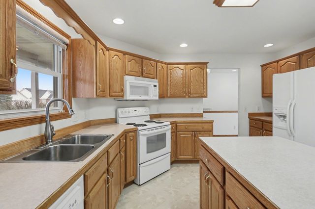 4167 W Crossings Road, Saginaw, MI 48603