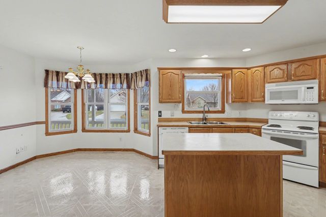 4167 W Crossings Road, Saginaw, MI 48603