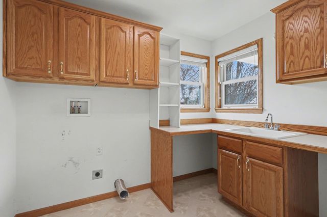 4167 W Crossings Road, Saginaw, MI 48603