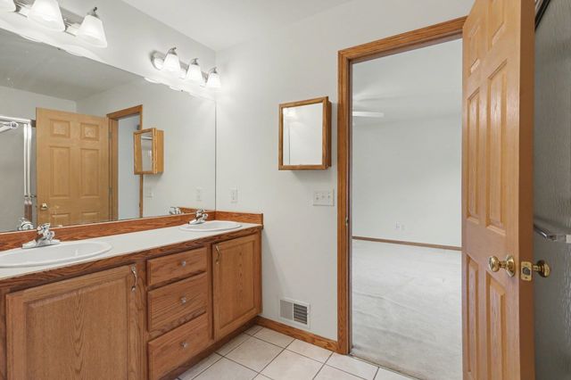 4167 W Crossings Road, Saginaw, MI 48603