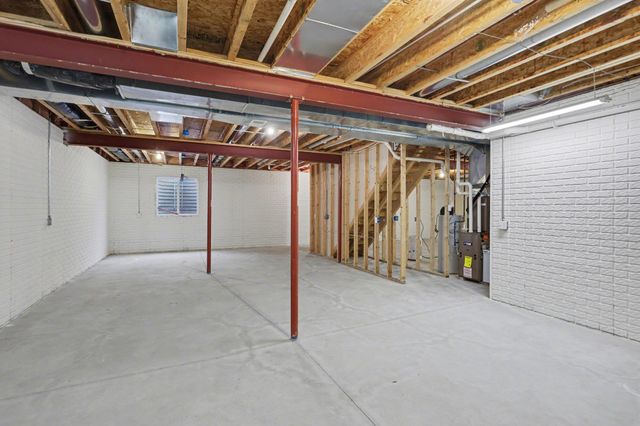 4167 W Crossings Road, Saginaw, MI 48603