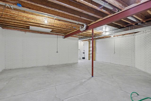 4167 W Crossings Road, Saginaw, MI 48603