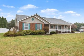4167 W Crossings Road, Saginaw, MI 48603