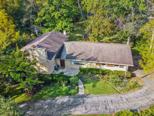 1068 N Hainesville Road, Round Lake, IL 60073