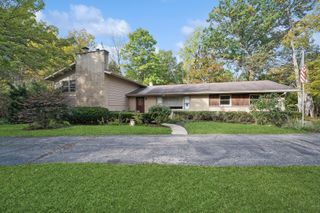 1068 N Hainesville Road, Round Lake, IL 60073