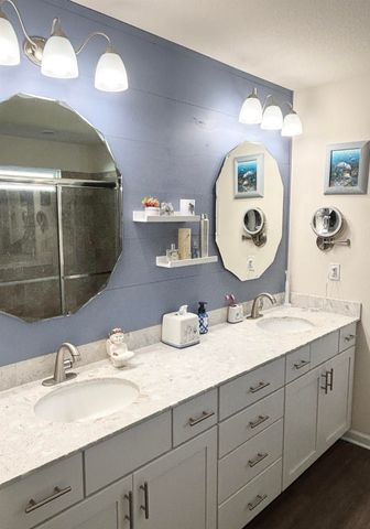 532 Palace Dr, St Augustine, FL 32084