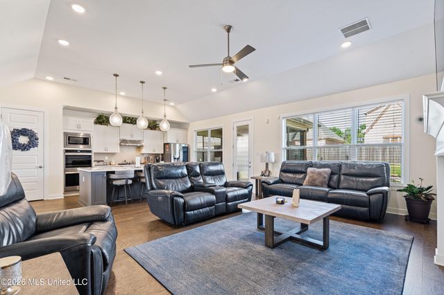 6763 W Sunrise Loop, Olive Branch, MS 38654