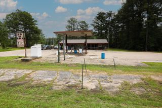 1242 Elks Lake Rd., Hattiesburg, MS 39401