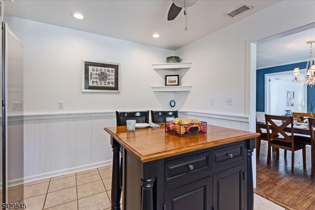 16 Brook Dr North, Morris Plains Boro, NJ 07950
