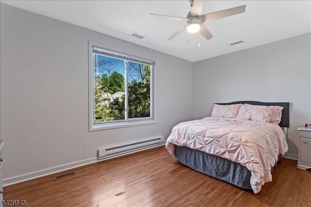 16 Brook Dr North, Morris Plains Boro, NJ 07950
