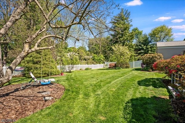 16 Brook Dr North, Morris Plains Boro, NJ 07950