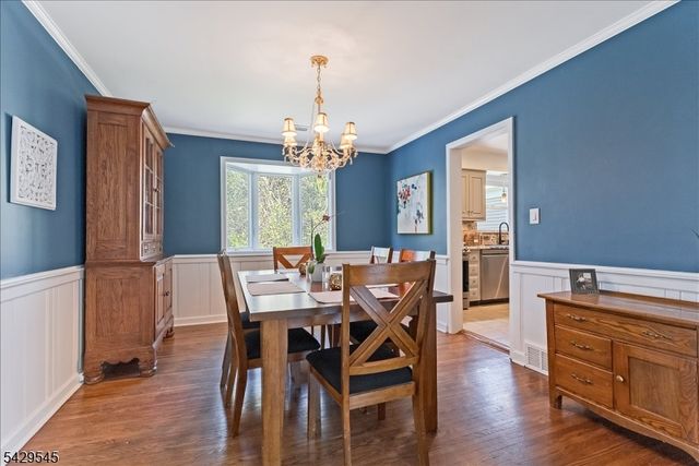 16 Brook Dr North, Morris Plains Boro, NJ 07950