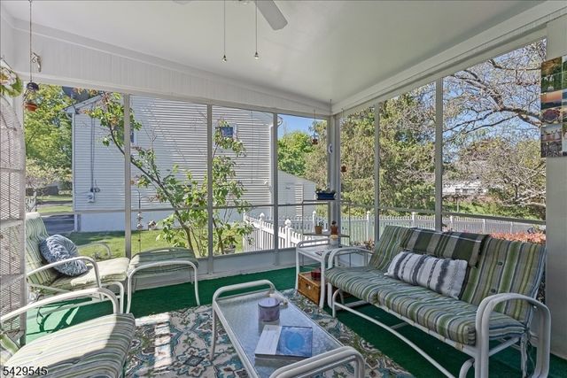 16 Brook Dr North, Morris Plains Boro, NJ 07950