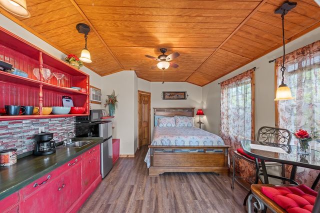 152 Henderson Branch Rd, Ingram, TX 78025