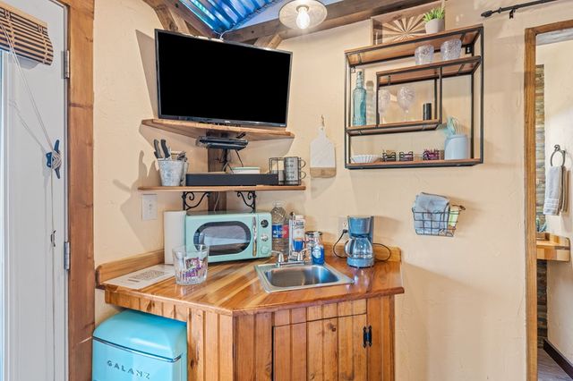 152 Henderson Branch Rd, Ingram, TX 78025