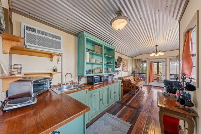 152 Henderson Branch Rd, Ingram, TX 78025