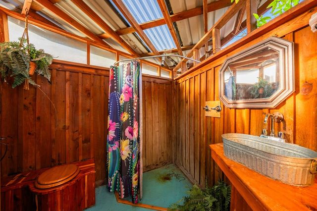 152 Henderson Branch Rd, Ingram, TX 78025