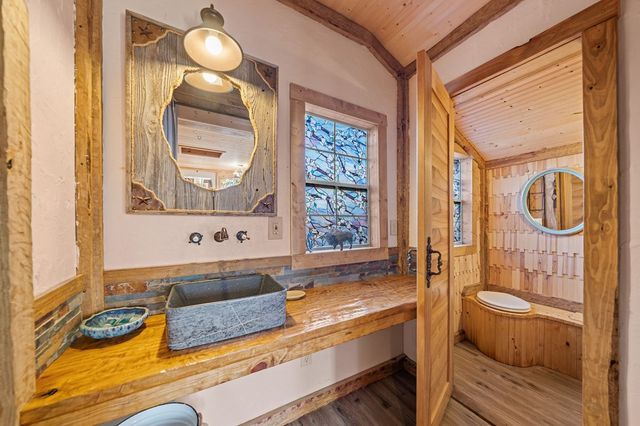 152 Henderson Branch Rd, Ingram, TX 78025