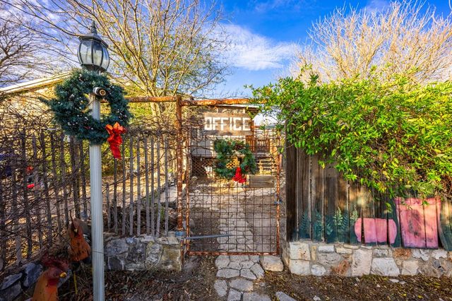 152 Henderson Branch Rd, Ingram, TX 78025