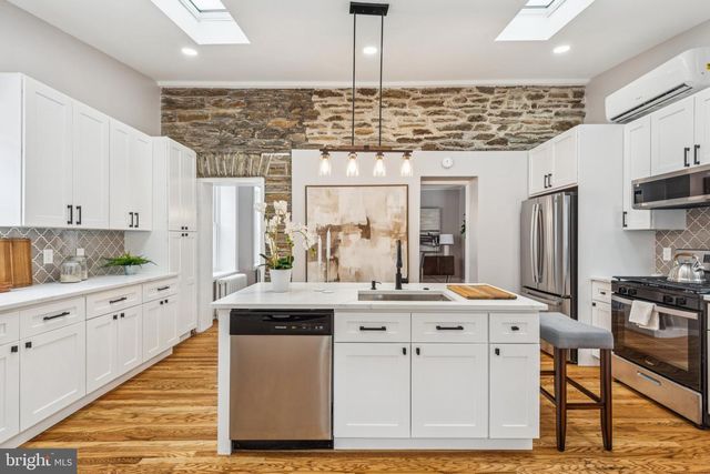 433 E GORGAS LN, Philadelphia, PA 19119